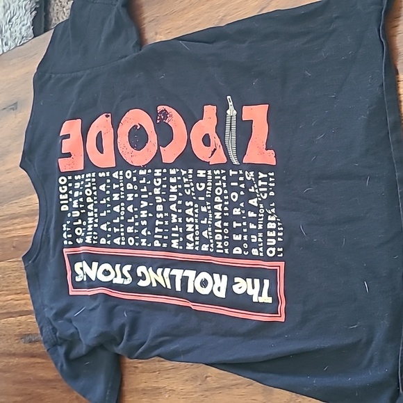 Rolling stones women's large shirt. - Picture 3 of 3